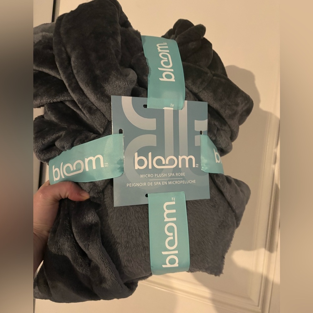 Bloom Micro Plush Spa Robe - Picture 2 of 5